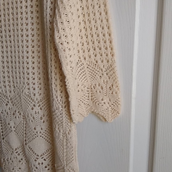 Light weight beige lace top size medium - Picture 10 of 10